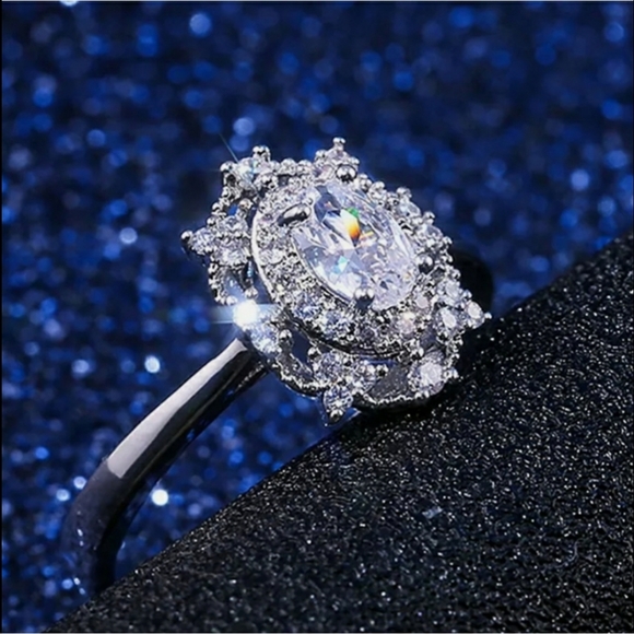 New Elegant Engagement/Wedding Ring - Picture 5 of 7